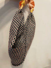 Load image into Gallery viewer, A Kanokoshibori Turban-type Hairban
