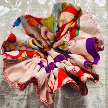 Charger l&#39;image dans la galerie, Kimono Vintage Kanokoshibori - Rouge avec Revers Multicolore
