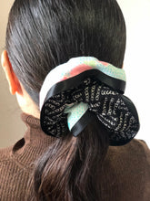 将图片加载到图库查看器，Vintage Kimono &#39;Kanokoshibori&#39; Hair Tie - Black
