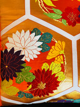 Charger l&#39;image dans la galerie, Housse de coussin décorative avec un motif Hanamaru (cercles de fleurs)

