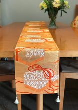 将图片加载到图库查看器，Table Runner gold-base,  letter box / classical pattern (woven textile Obi)
