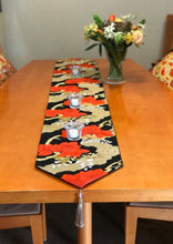 Charger l&#39;image dans la galerie, Chemin de Table Fleur de paulownia base noire / motif classique (textile tissé Obi)
